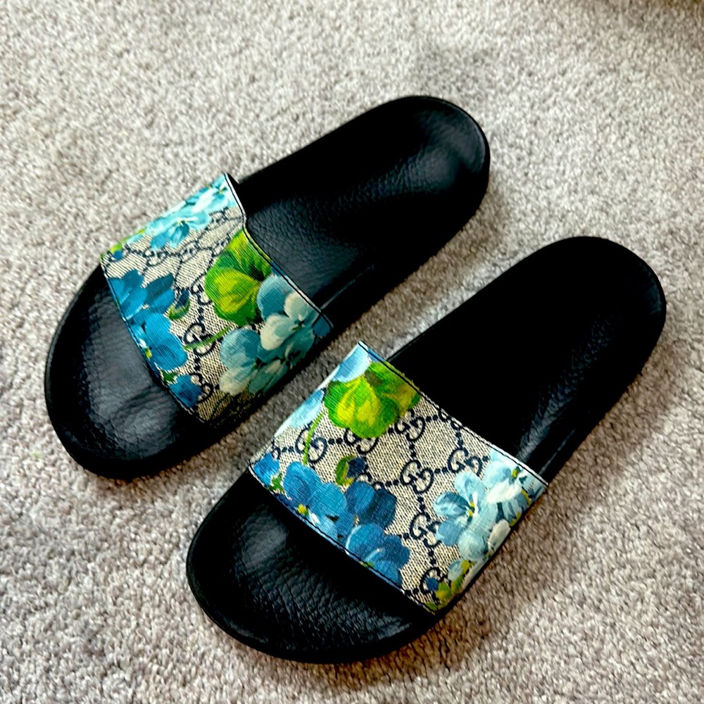 Gucci blue blooms slides like new